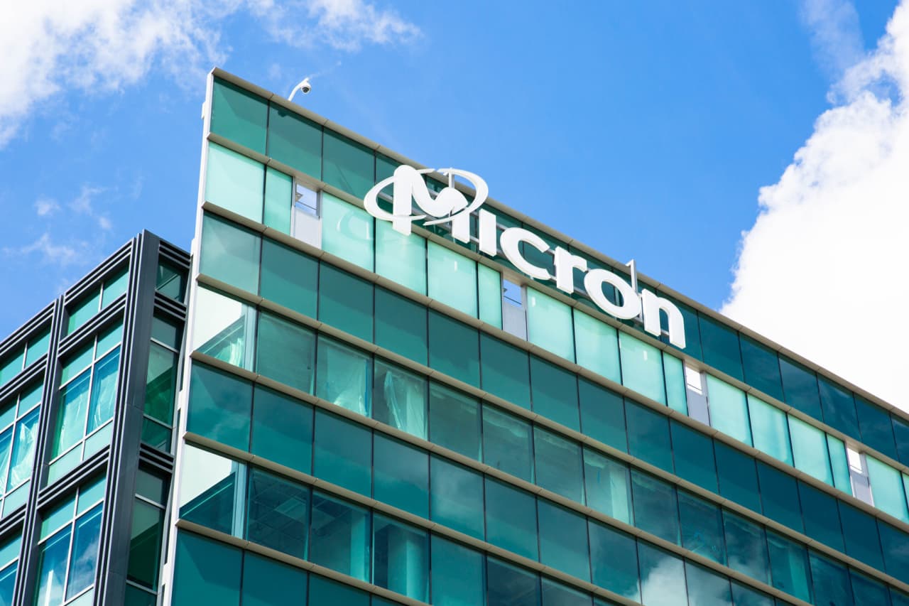 Ilustrasi saham Micron dan prospek teknologi di Indonesia